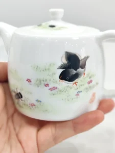 Handheld exquisite teapot, bird pattern