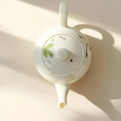 Chahu04 Playful River Shrimp & Crab White Glaze Teapot