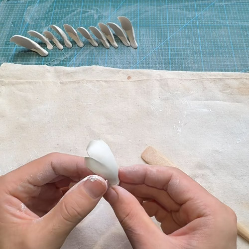 Flowers In Ceramic 5 Hand-Painted Cloud Dragon Porcelain Plate