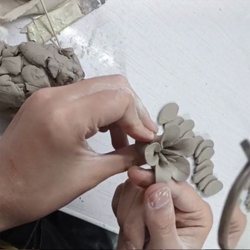 Flowers In Ceramic 7 Hand-Painted Cloud Dragon Porcelain Plate