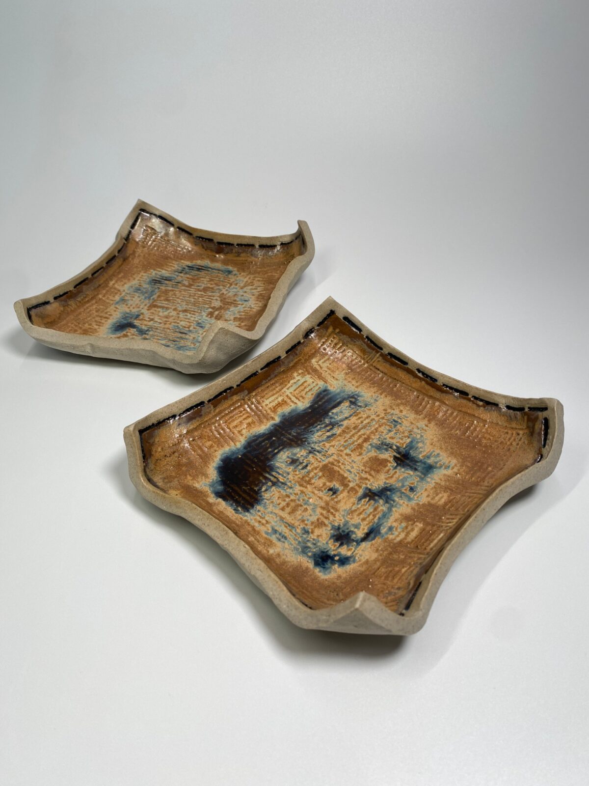 Gift-unboxing experience: Silk-wrapped ceramic tray with dried lavender - Luxury sustainable packaging