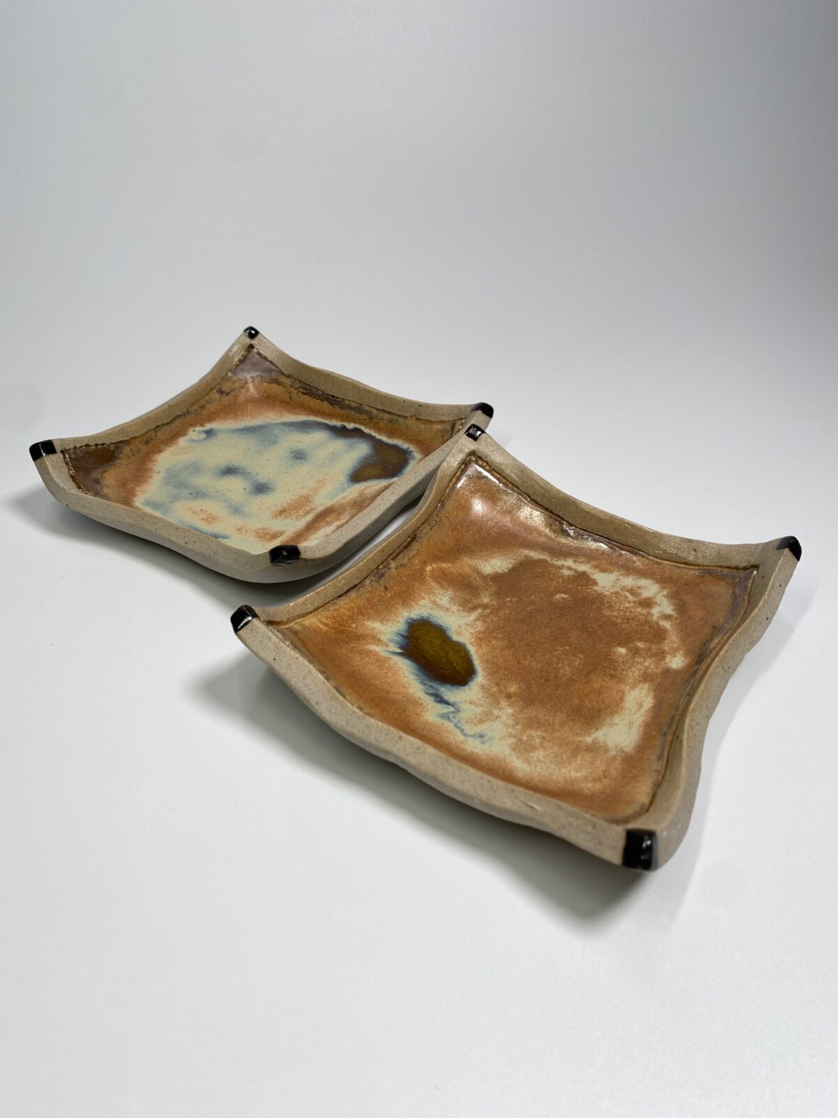 Modern pottery tray with keys in coastal living room - Functional art decor