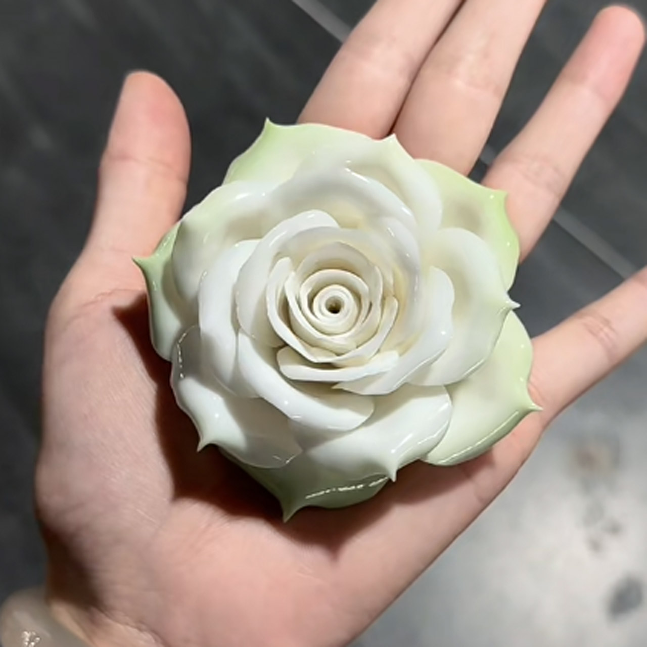 Flowers In Ceramic 19 Hand-Painted Cloud Dragon Porcelain Plate