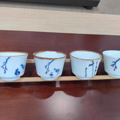 Wechat_2025-09-11_093426_246 Artist painting blue and white porcelain - brushstroke detail