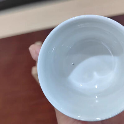 Wechat_2025-09-11_093442_113 Tea ceremony set with bell cups - steam rising from curved silhouette