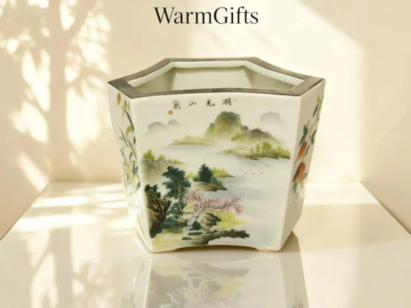 Six-Sided Meticulous Brush Holder