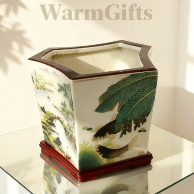 Six-Sided Meticulous Brush Holder