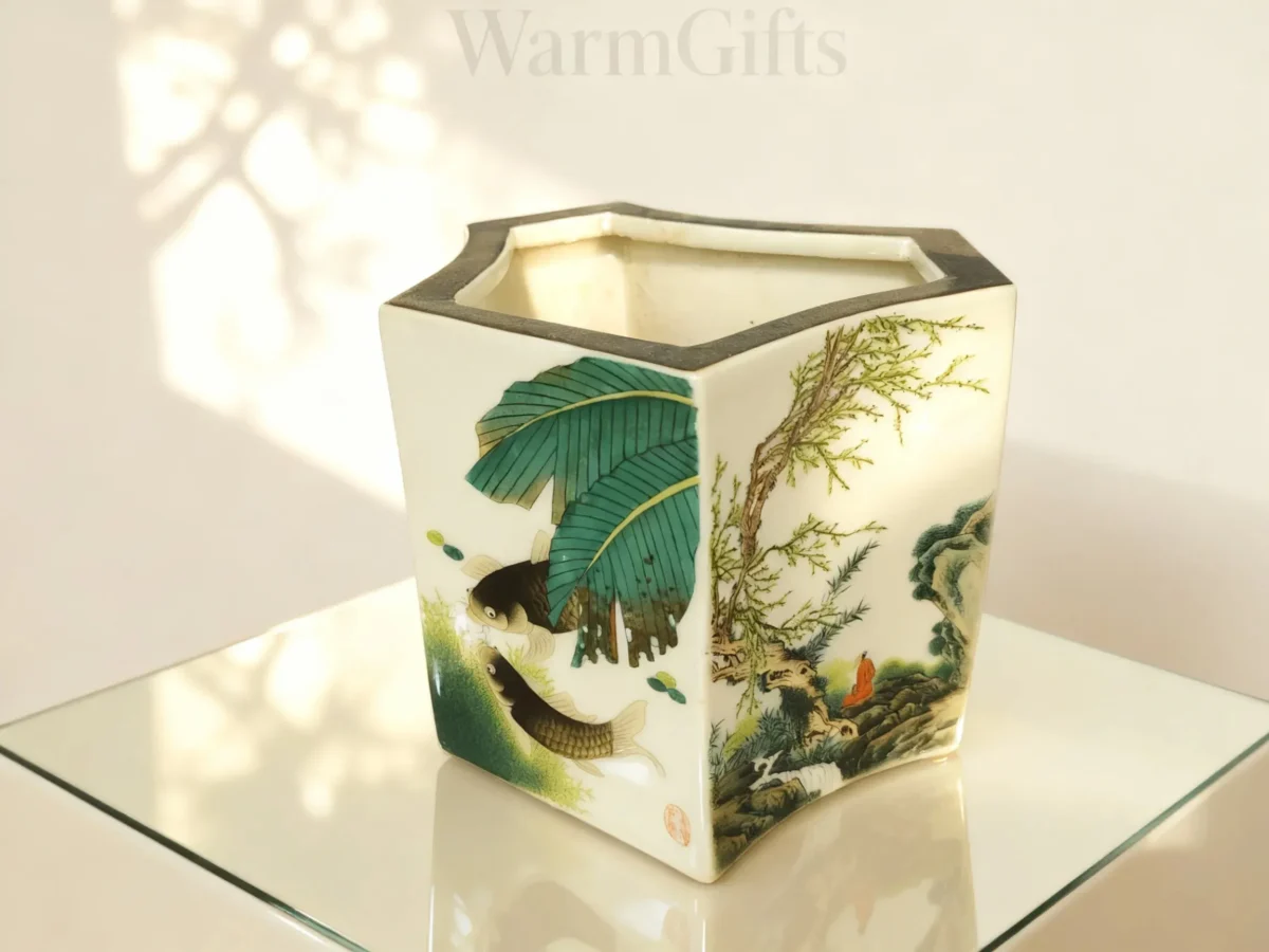 Six-Sided Meticulous Brush Holder