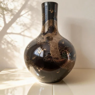 Straight-Neck Celestial Sphere Black Glaze Gold-Traced Dragon