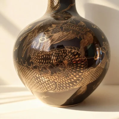 Straight-Neck Celestial Sphere Black Glaze Gold-Traced Dragon