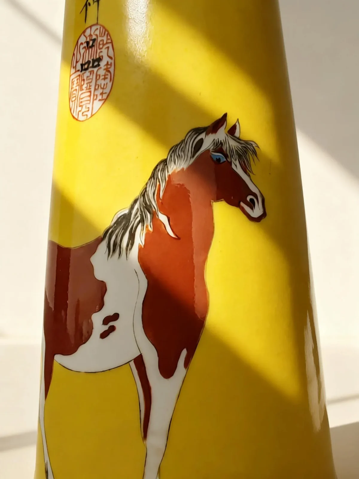 Irregular Golden Bell Porcelain Red Steed