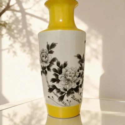 Golden Bell Gold-Traced Ink-Colored Black Peony