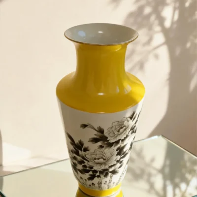 Golden Bell Gold-Traced Ink-Colored Black Peony