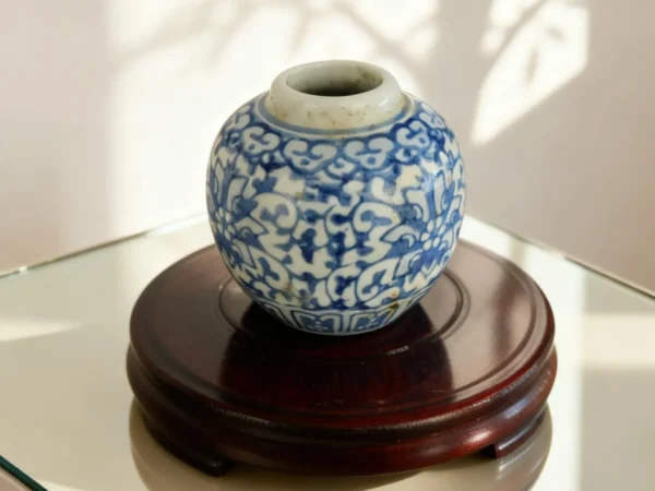 Blue-and-White Cloud Pattern Small Jar