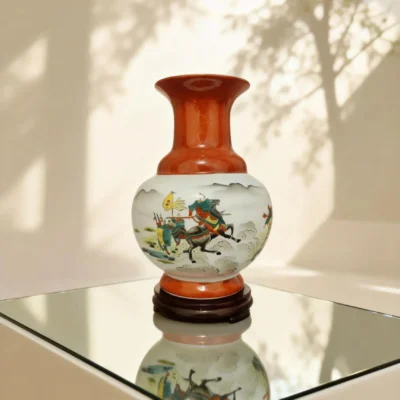 Lantern Bottle Iron-Red Gold-Traced Figures