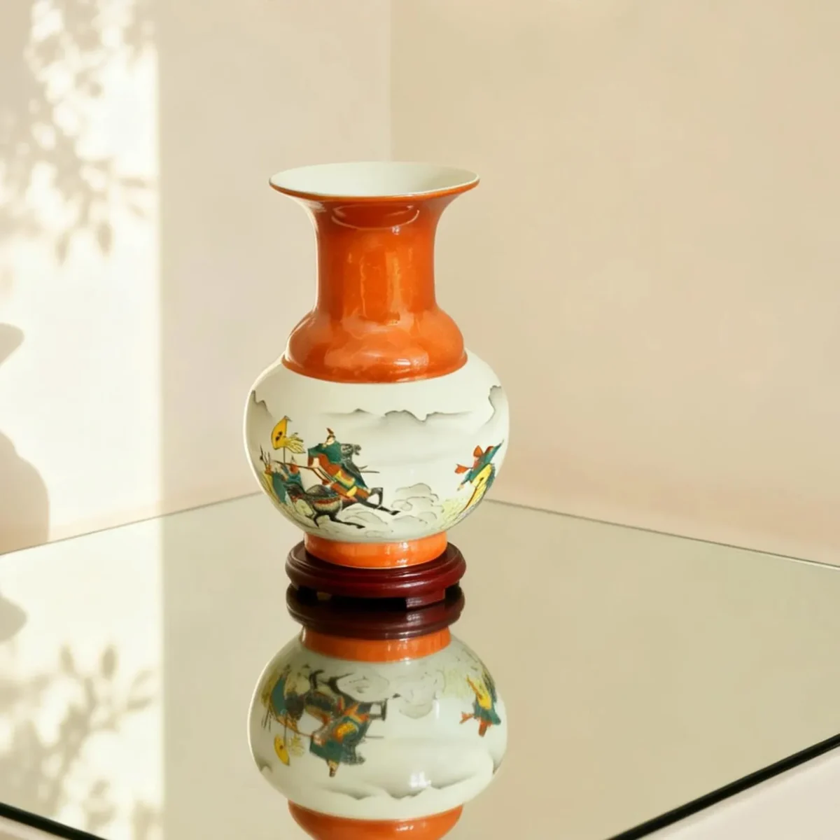 Lantern Bottle Iron-Red Gold-Traced Figures