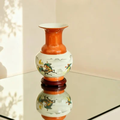 Lantern Bottle Iron-Red Gold-Traced Figures