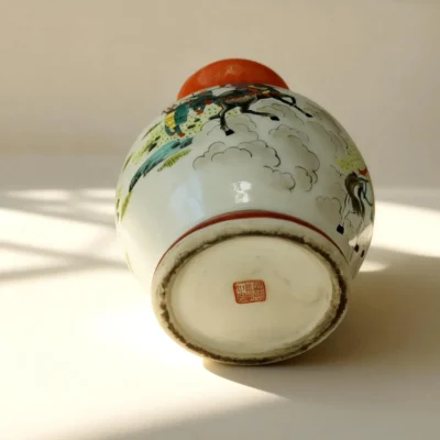 Lantern Bottle Iron-Red Gold-Traced Figures