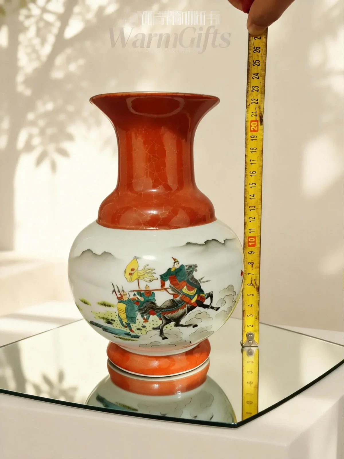 Lantern Bottle Iron-Red Gold-Traced Figures